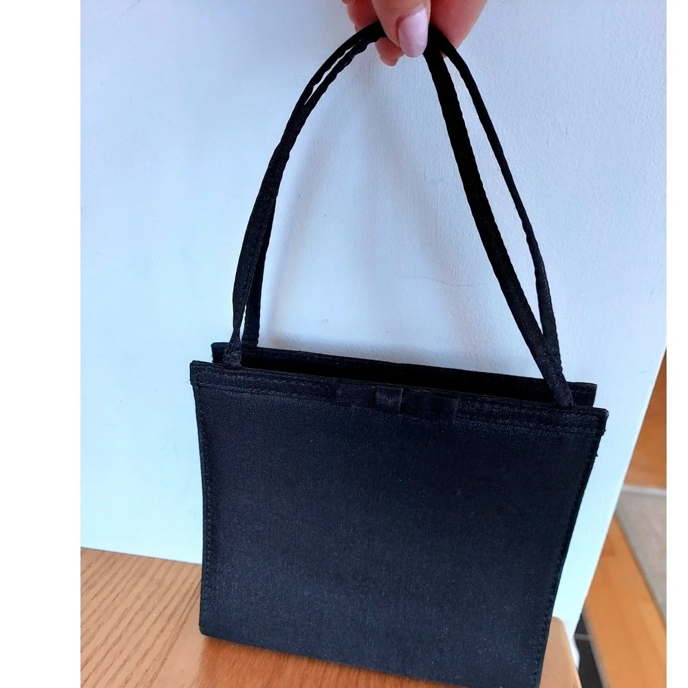 N/A elegant black